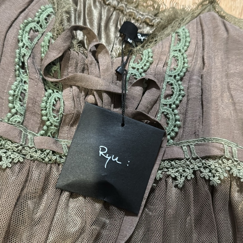 RYU new with tags summer dress size m. Short with sheer embroidered overlay - Picture 9 of 10